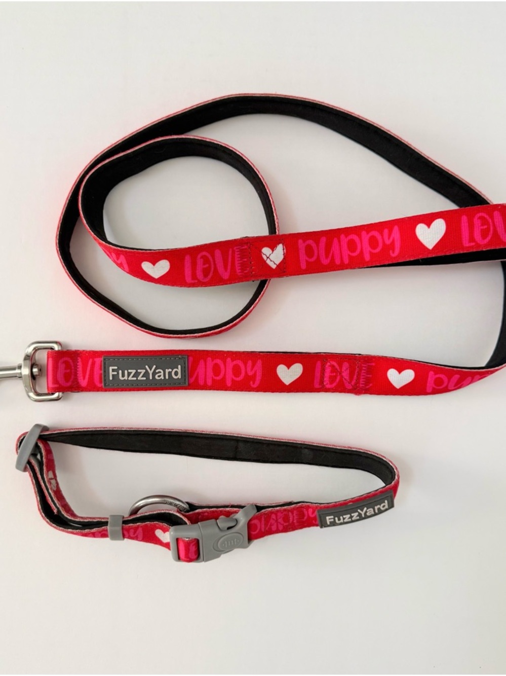FuzzYard Red 'Love Puppy' Dog Leash & Collar Set. 57” Leash. M sized collar.